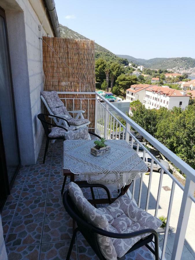 Apartment Pecarevic - A Holiday With A Stunning View Вис Экстерьер фото