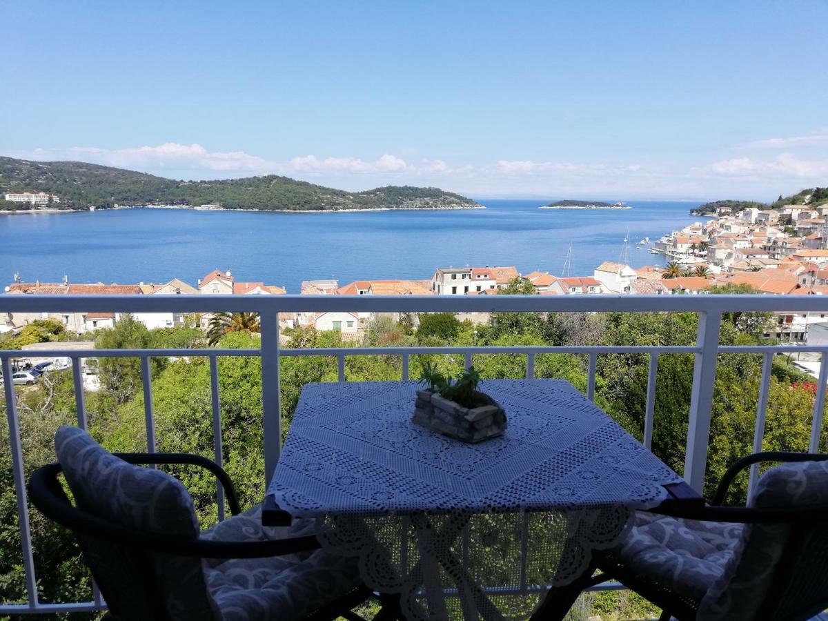 Apartment Pecarevic - A Holiday With A Stunning View Вис Экстерьер фото