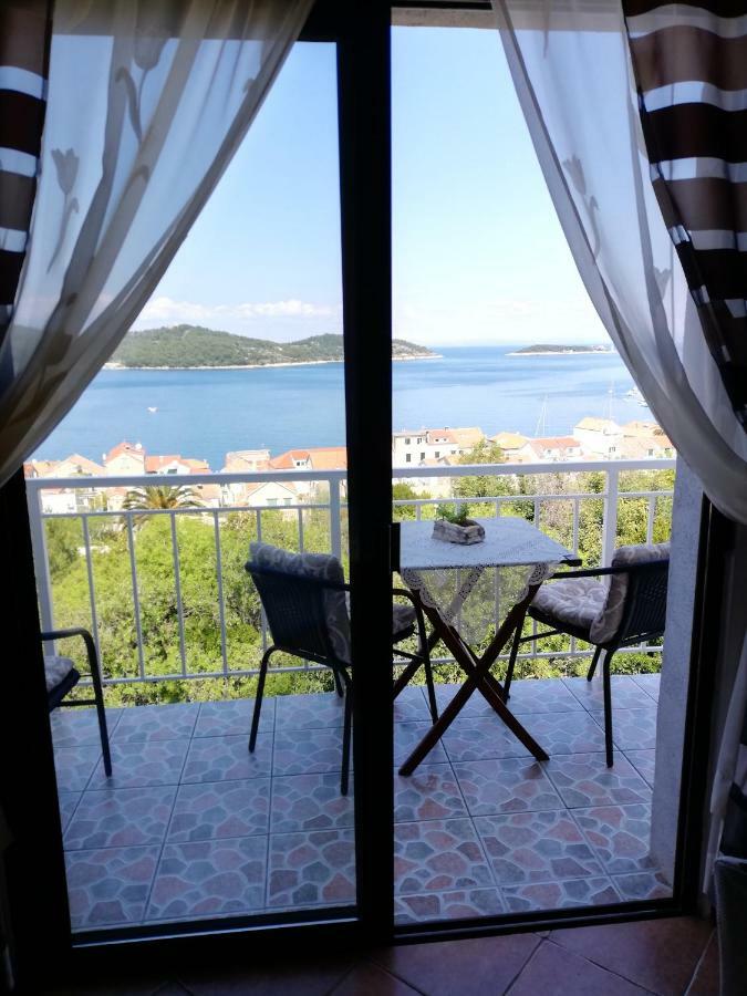 Apartment Pecarevic - A Holiday With A Stunning View Вис Экстерьер фото